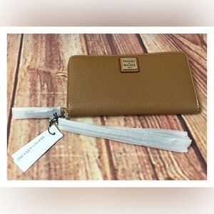 DOONEY & BOURKE Tan Pebble Leather Wristlet in Box